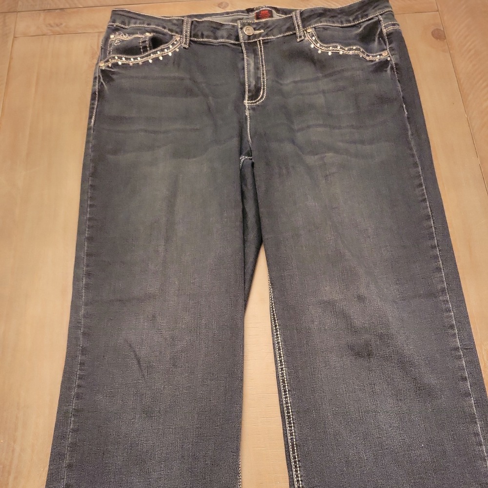 Love Indigo Women's Embellished Mid Rise straight cut Jeans‎ Size 20 earl